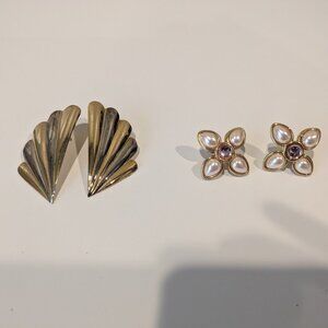 Lot of 2 vintage earrings, costume jewelry, formal, good condition
